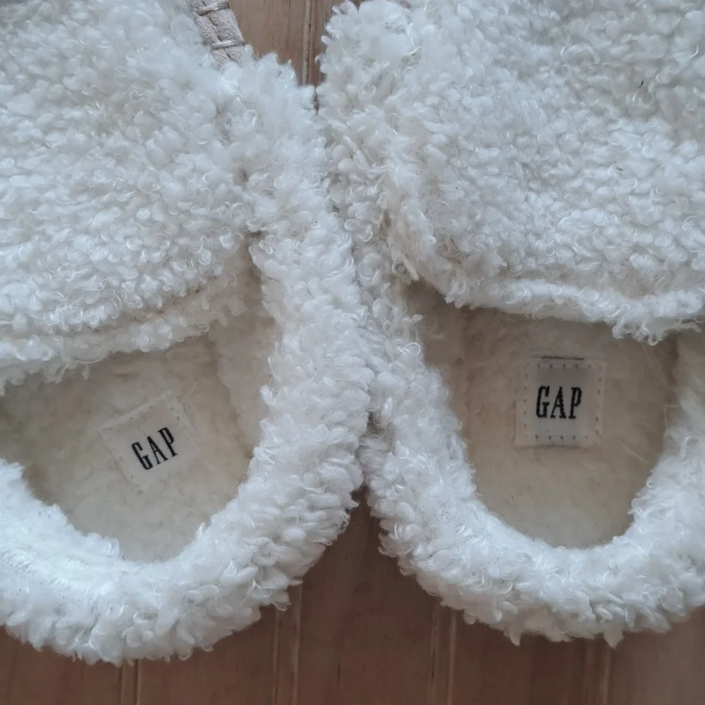 GAP Sherpa Fleece Fuzzy Slip-On Shoes Beige Cream Comfy Cozy Toddler 10–12